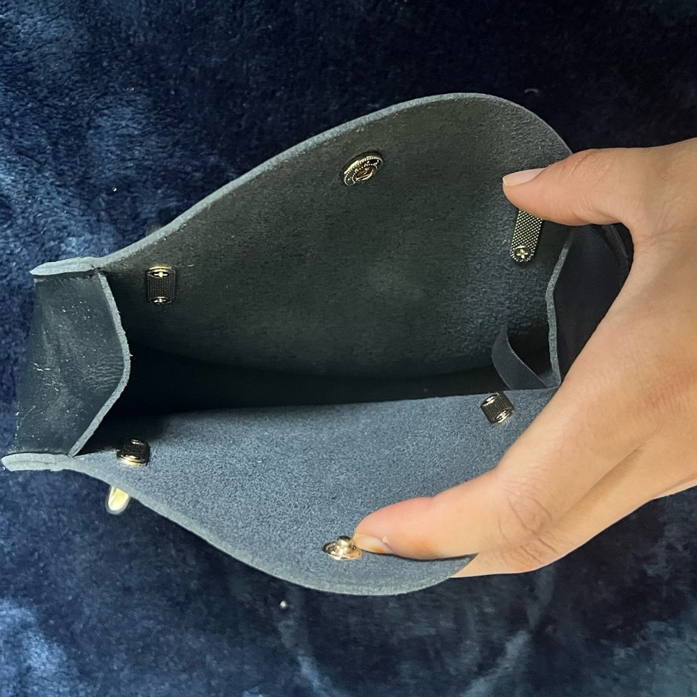 Elegant Black Handbag - Picture 2 of 3